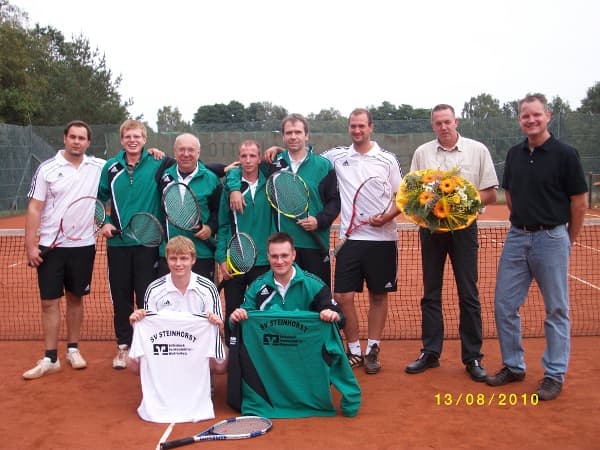 Neue Trainingsanzüge für Tennisabteilung, August 2010